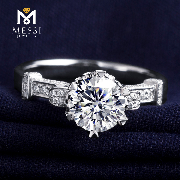 Женское обручальное кольцо с бриллиантами 18 карат