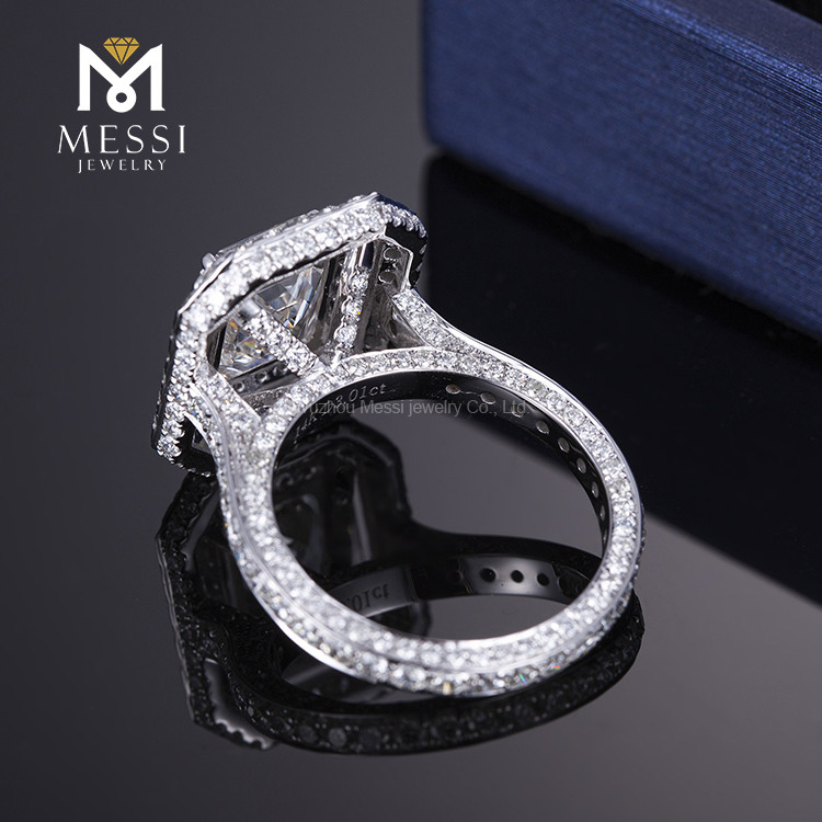 кольцо с бриллиантом, сделанное человеком