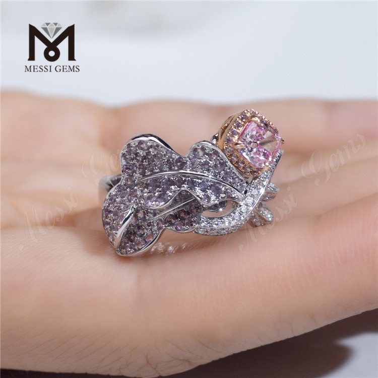 кольцо с розовым бриллиантом огранки «кушон»