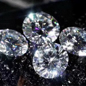 Сколько стоят муассанитовые бриллианты?Будут ли они тускнеть?