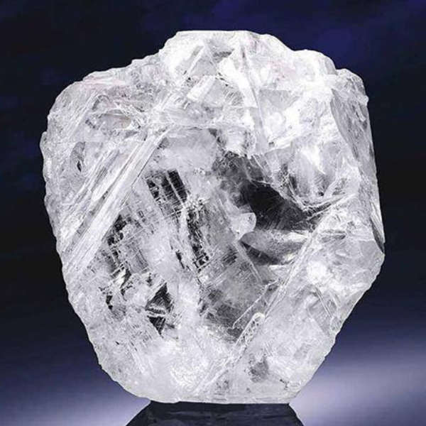 Что дороже: круглый муассанитовый бриллиант или муассанит особой формы?