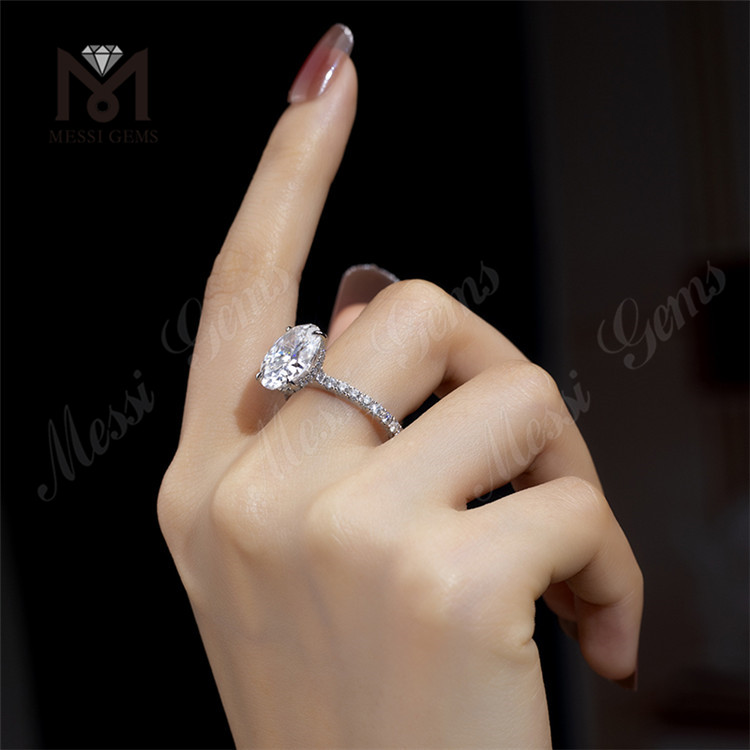 кольцо с бриллиантом овальной огранки